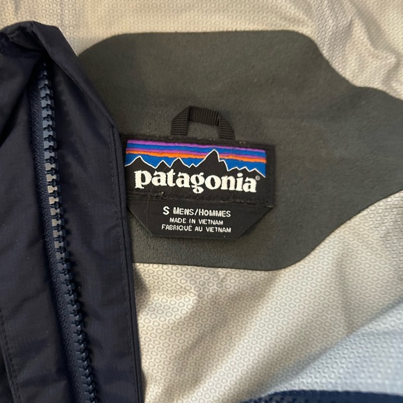 Patagonia Men's Torrentshell 3L Rain Jacket size Small.  Classic navy blue - Picture 6 of 8